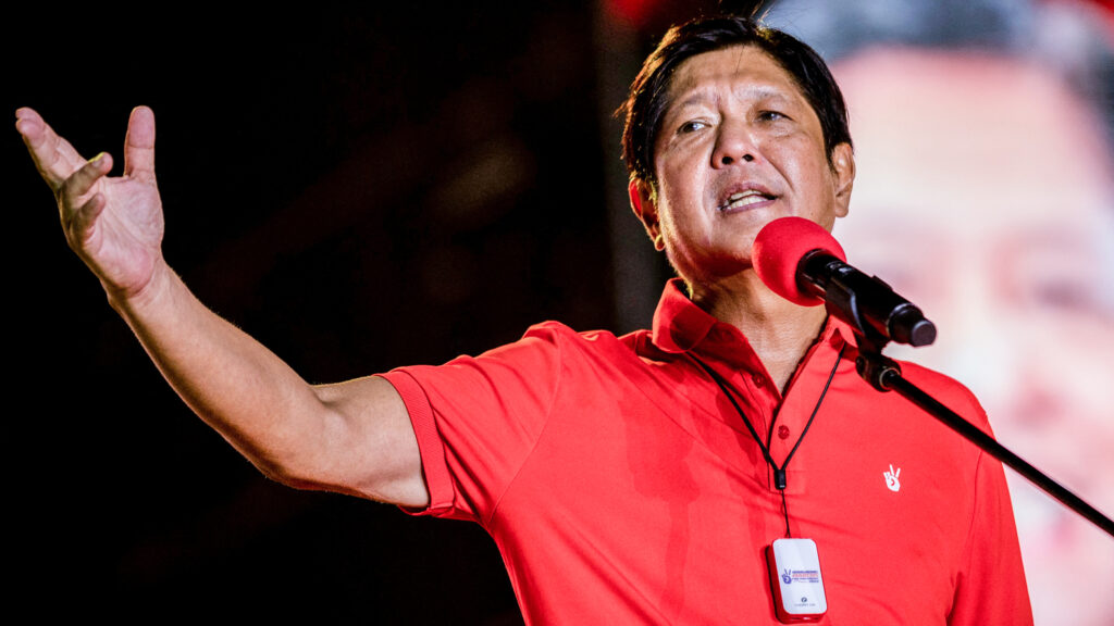 Ferdinand "Bongbong" Marcos Jr., the son and namesake of the late Philippine dictator, delivers a speech in San Fernando, Pampanga province. (Photo: Eloisa Lopez/REUTERS)