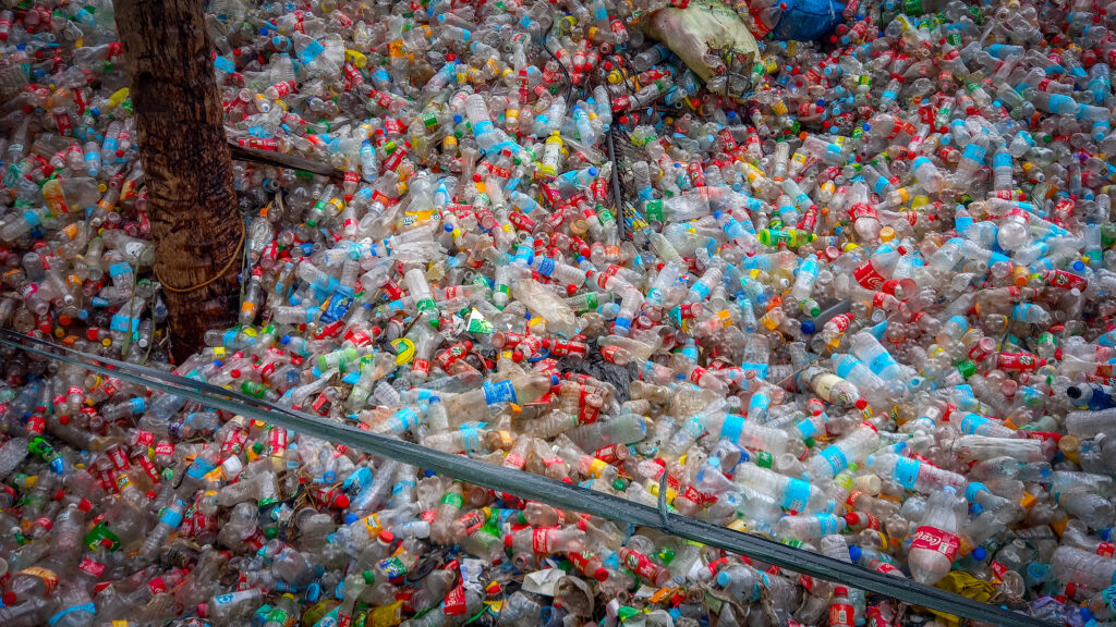 Plastic pollution in the Philippines continues to be a massive problem. But the biggest culprits are corporations who insist on using cheaper plastic packaging without making any recycling capabilities available to reduce waste. (Stock photo: 123rf)